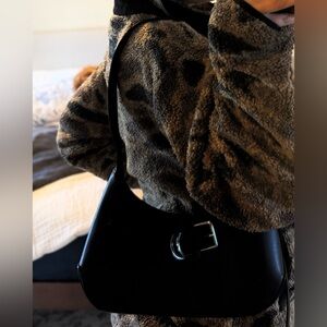 Black shoulder bag